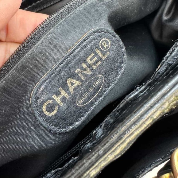 CHANEL 1995 24K Gold Hardware CC Logo Patent Leather Petit Shopping Tote Bag - Picture 13 of 15